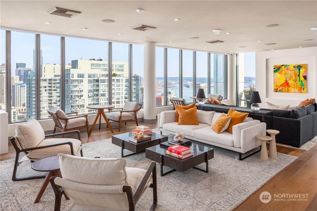40th floor Spire Club. Also a reservable space for residents to have private functions.