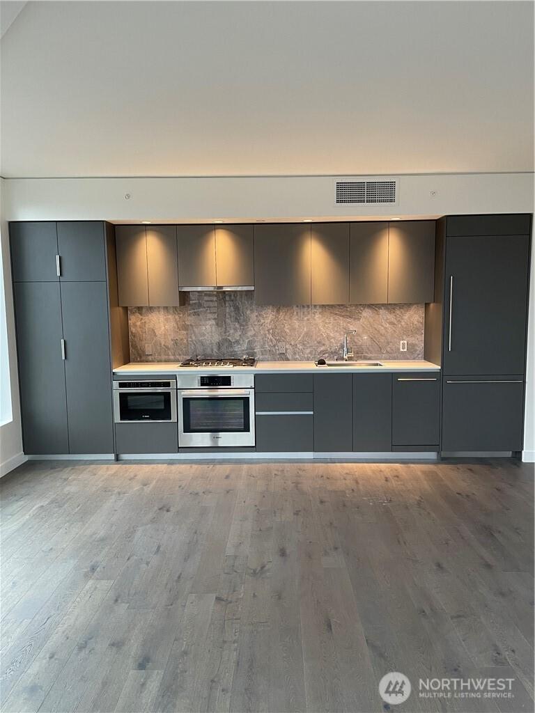 Efficient In-line kitchen with 5 burner gas cooking and Bosch appliances